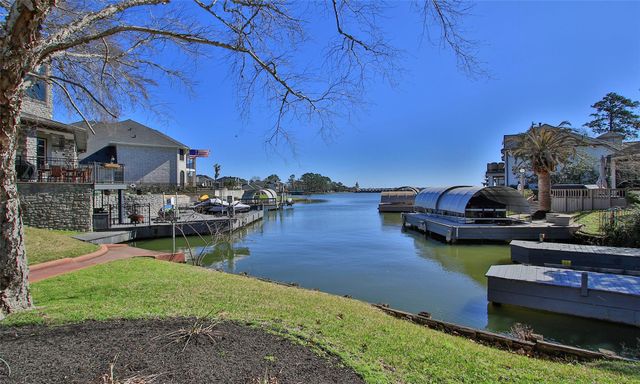30 Winthrop Harbor Court, Montgomery, TX 77356
