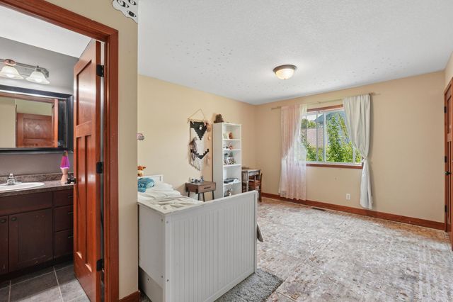 2711 Hilltop Lane, River Falls, WI 54022