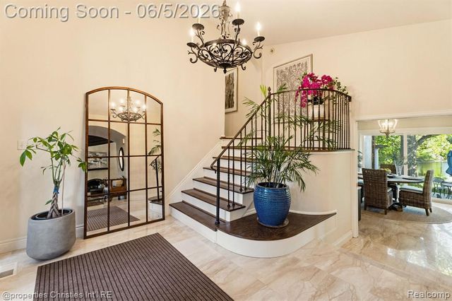 1865 Harvest Lane, Bloomfield Hills, MI 48302