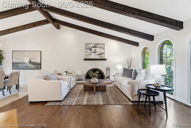 1865 Harvest Lane, Bloomfield Hills, MI 48302
