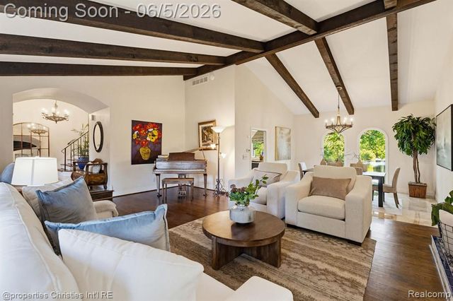 1865 Harvest Lane, Bloomfield Hills, MI 48302