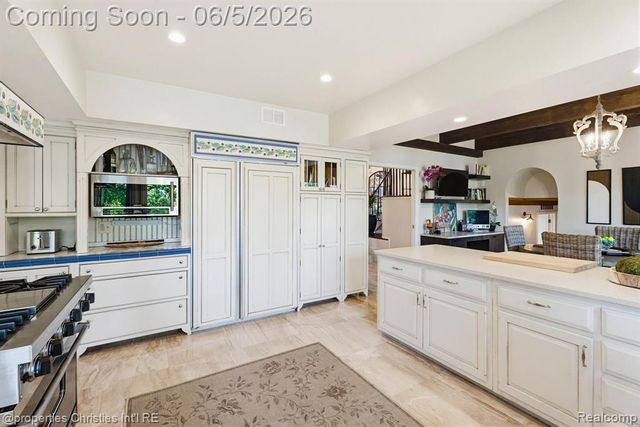 1865 Harvest Lane, Bloomfield Hills, MI 48302