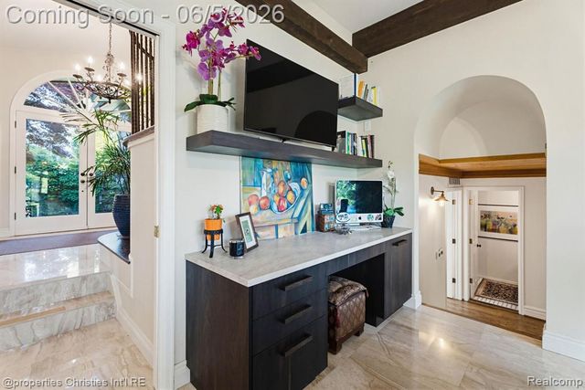 1865 Harvest Lane, Bloomfield Hills, MI 48302