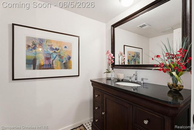 1865 Harvest Lane, Bloomfield Hills, MI 48302