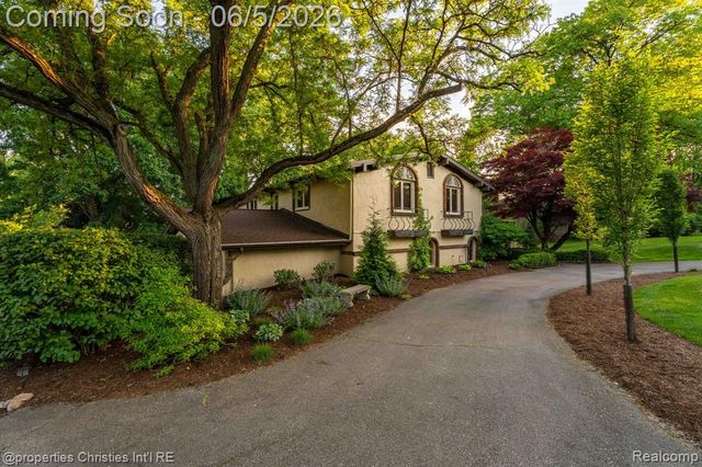 1865 Harvest Lane, Bloomfield Hills, MI 48302