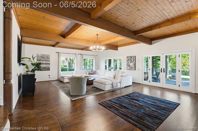 1865 Harvest Lane, Bloomfield Hills, MI 48302