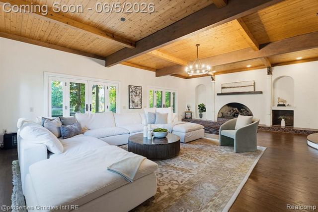 1865 Harvest Lane, Bloomfield Hills, MI 48302