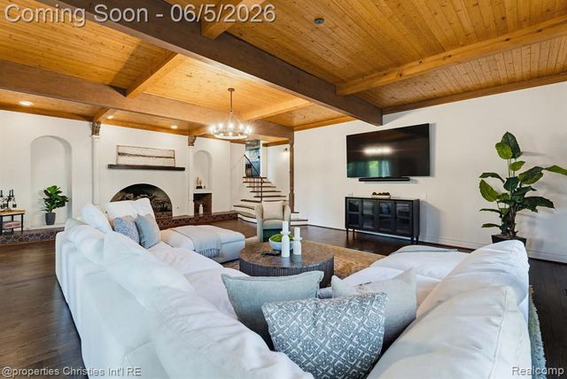 1865 Harvest Lane, Bloomfield Hills, MI 48302