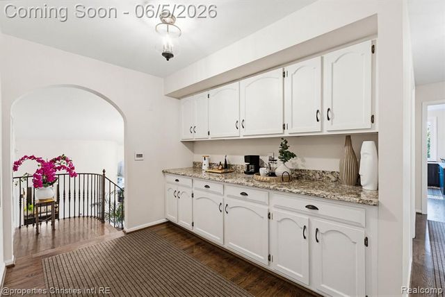 1865 Harvest Lane, Bloomfield Hills, MI 48302