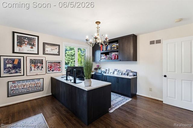 1865 Harvest Lane, Bloomfield Hills, MI 48302