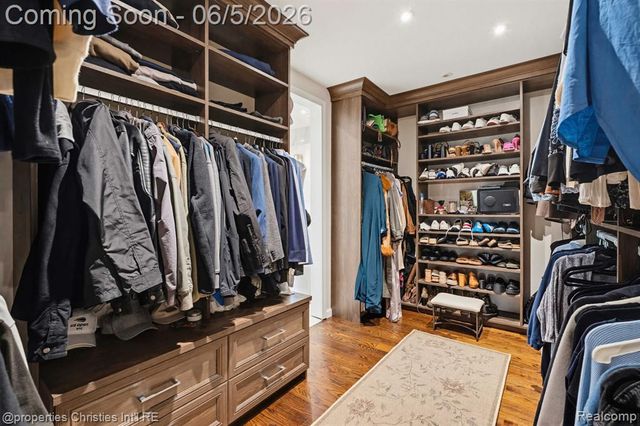 1865 Harvest Lane, Bloomfield Hills, MI 48302