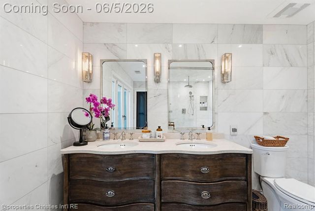 1865 Harvest Lane, Bloomfield Hills, MI 48302