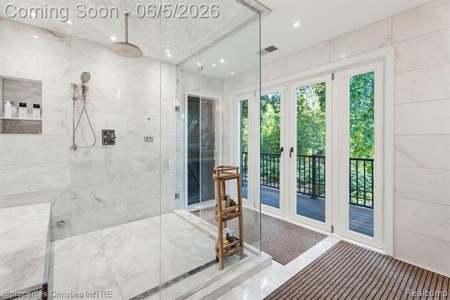 1865 Harvest Lane, Bloomfield Hills, MI 48302