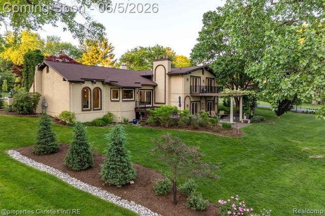 1865 Harvest Lane, Bloomfield Hills, MI 48302