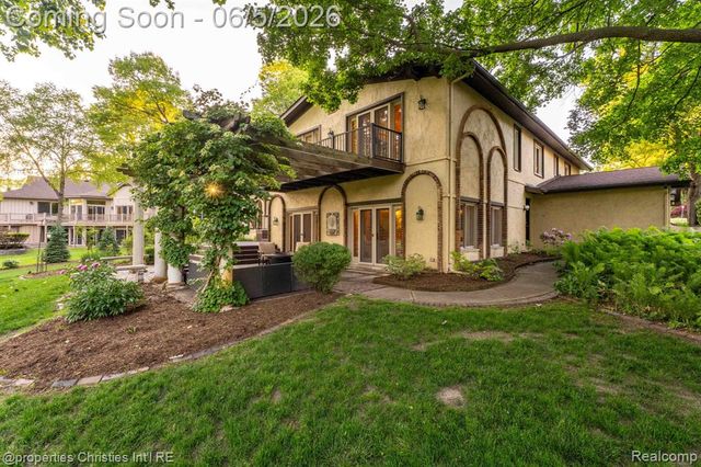 1865 Harvest Lane, Bloomfield Hills, MI 48302