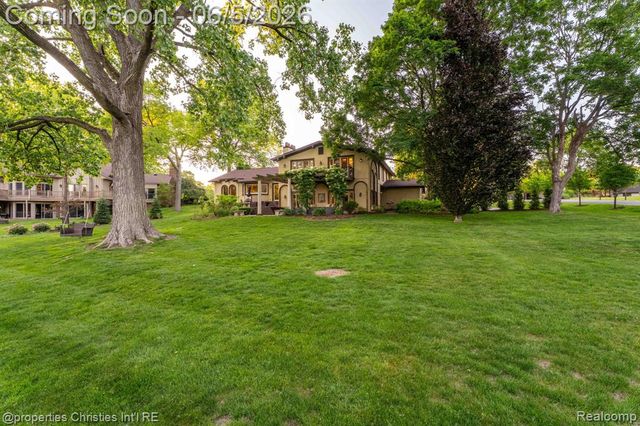 1865 Harvest Lane, Bloomfield Hills, MI 48302