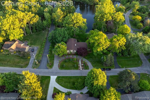 1865 Harvest Lane, Bloomfield Hills, MI 48302
