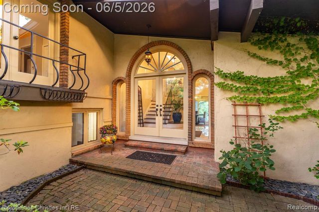 1865 Harvest Lane, Bloomfield Hills, MI 48302