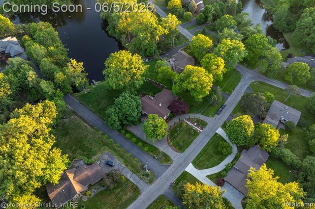 1865 Harvest Lane, Bloomfield Hills, MI 48302