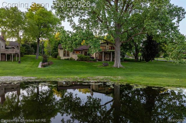 1865 Harvest Lane, Bloomfield Hills, MI 48302