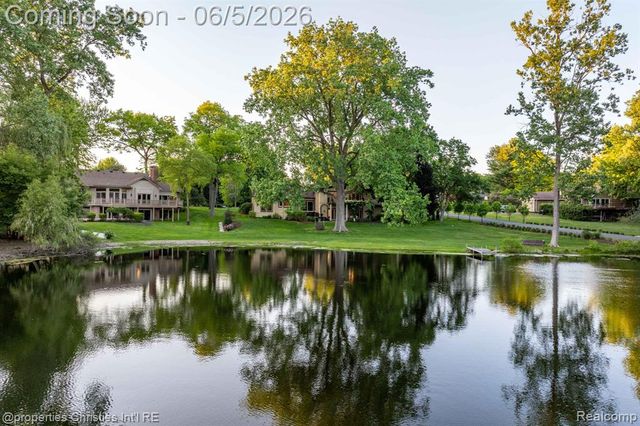1865 Harvest Lane, Bloomfield Hills, MI 48302