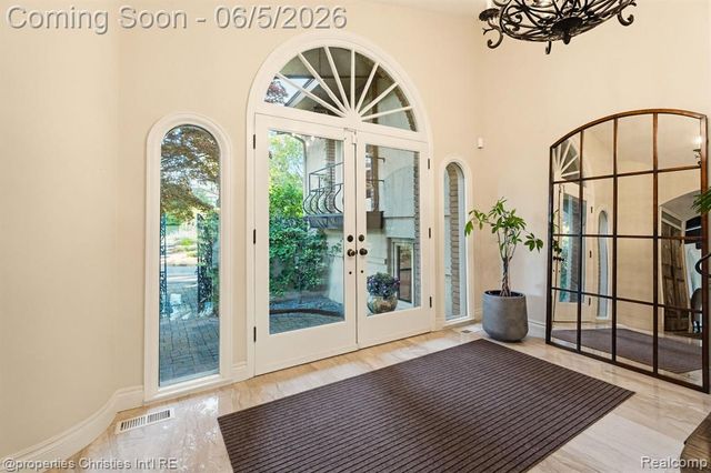 1865 Harvest Lane, Bloomfield Hills, MI 48302