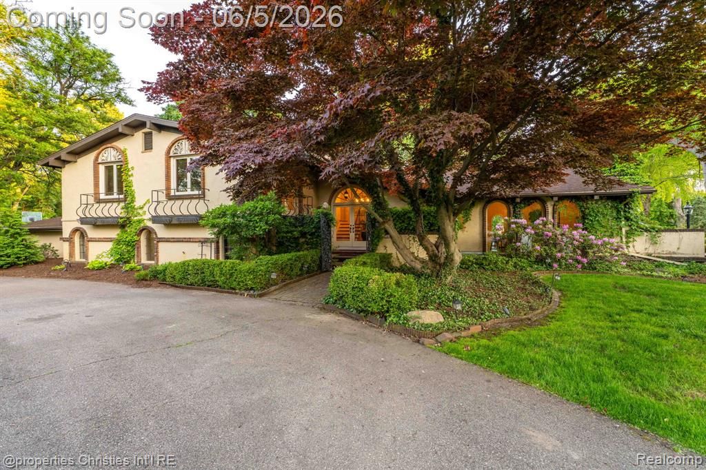 1865 Harvest Lane, Bloomfield Hills, MI 48302