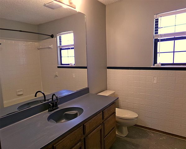 1913 Killarney DR, Leander, TX 78641