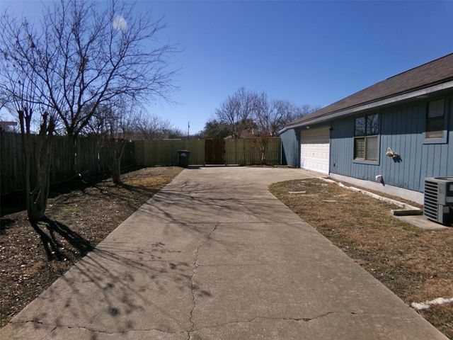 1913 Killarney DR, Leander, TX 78641