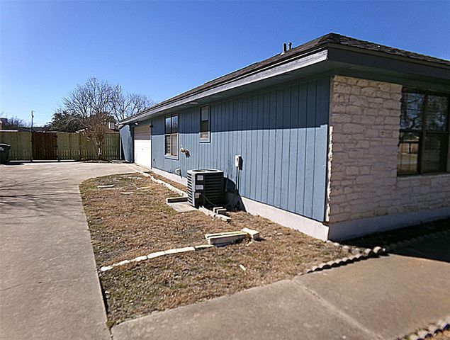 1913 Killarney DR, Leander, TX 78641