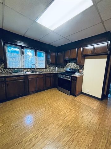 207 Gladstone St, Boston, MA 02128