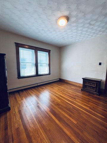 207 Gladstone St, Boston, MA 02128