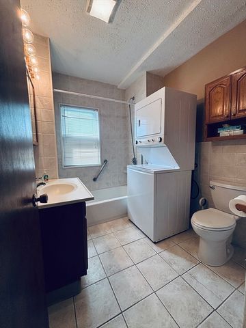 207 Gladstone St, Boston, MA 02128