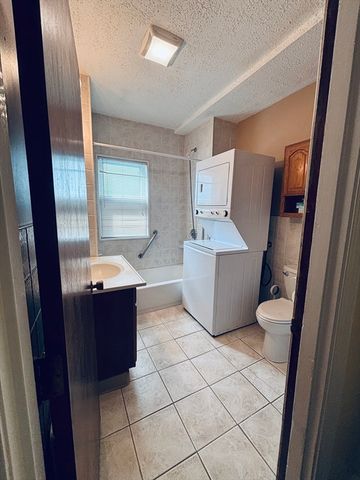 207 Gladstone St, Boston, MA 02128