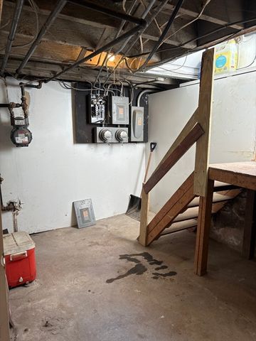 207 Gladstone St, Boston, MA 02128