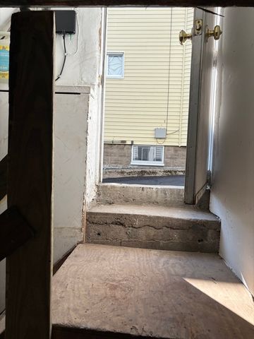 207 Gladstone St, Boston, MA 02128