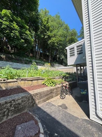 207 Gladstone St, Boston, MA 02128