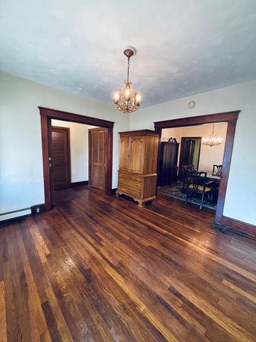 207 Gladstone St, Boston, MA 02128
