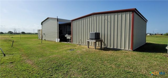 1012 W Denver Avenue, Seadrift, TX 77983