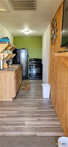 1012 W Denver Avenue, Seadrift, TX 77983