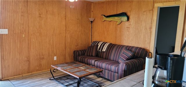 1012 W Denver Avenue, Seadrift, TX 77983