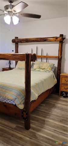 1012 W Denver Avenue, Seadrift, TX 77983