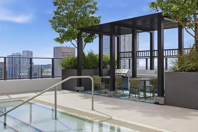 11 NE 6th St 902, Miami, FL 33132