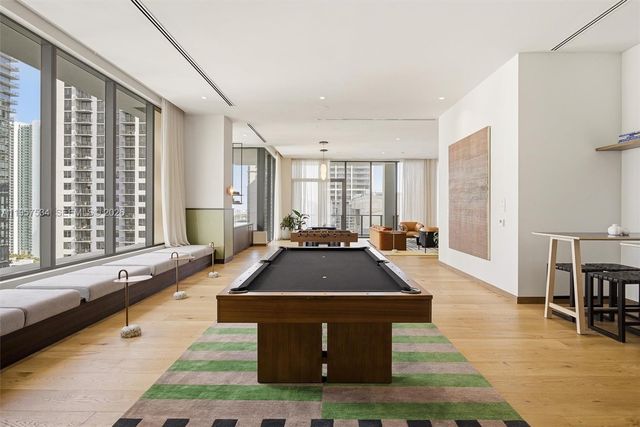 11 NE 6th St 902, Miami, FL 33132