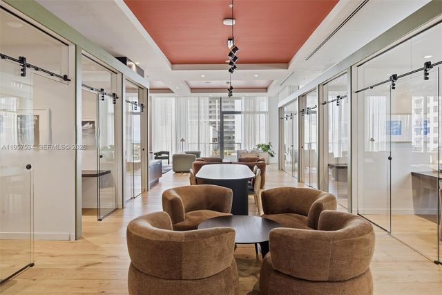 11 NE 6th St 902, Miami, FL 33132