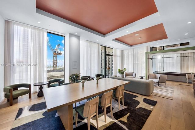 11 NE 6th St 902, Miami, FL 33132