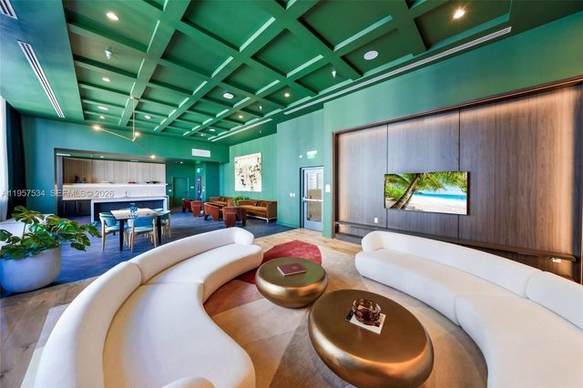 11 NE 6th St 902, Miami, FL 33132