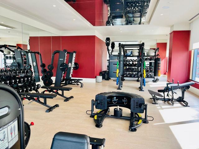 11 NE 6th St 902, Miami, FL 33132