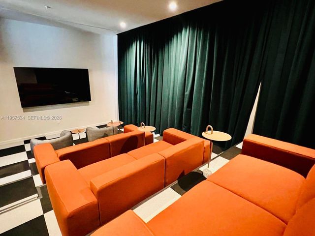 11 NE 6th St 902, Miami, FL 33132