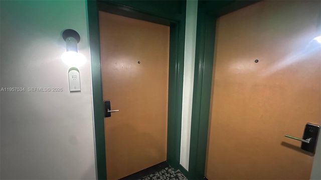 11 NE 6th St 902, Miami, FL 33132